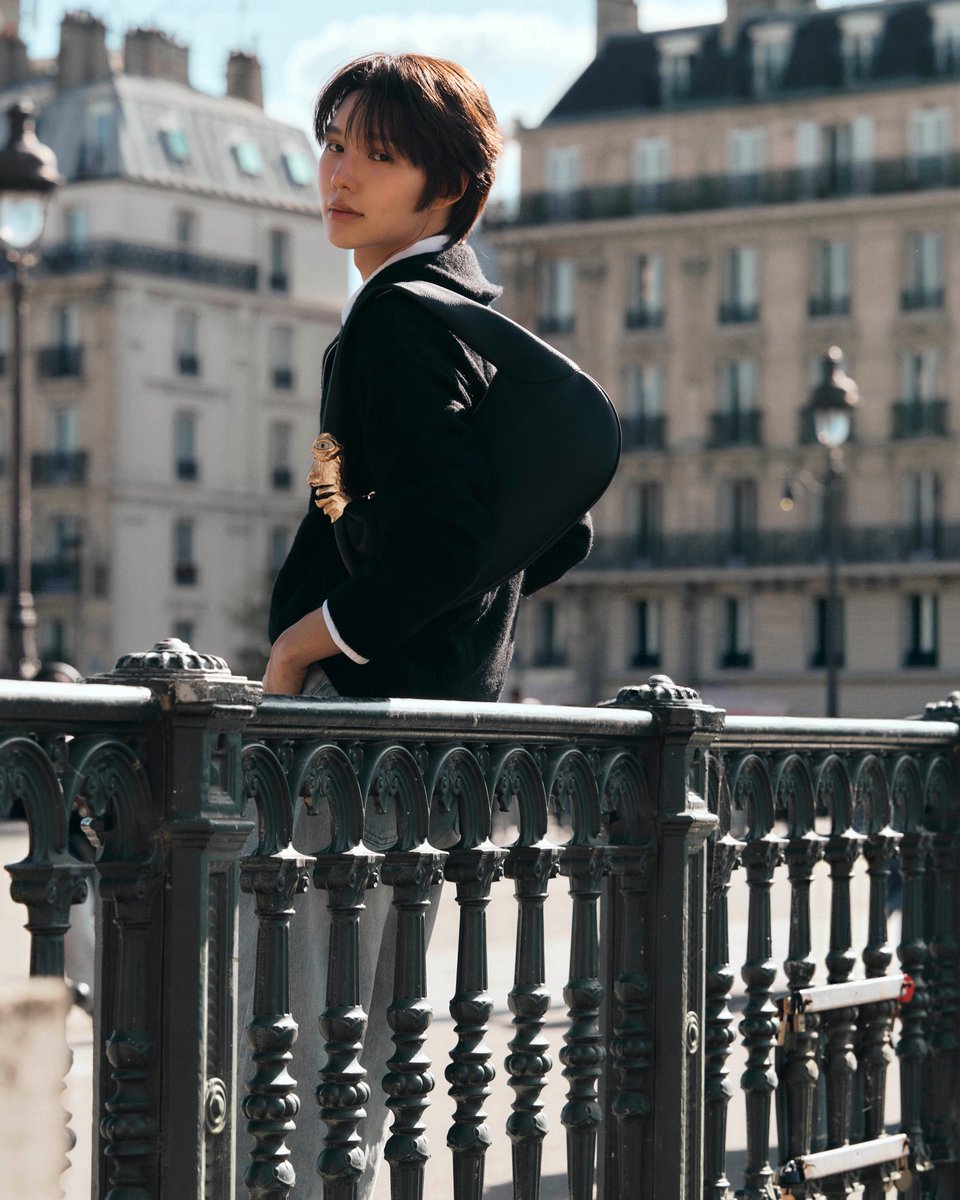 nampingnapat's tweet photo. Casual day🗝️

@Schiaparelli #Schiaparelli #PFW #nampingster #KengNamping https://t.co/NQmoB6FXOj