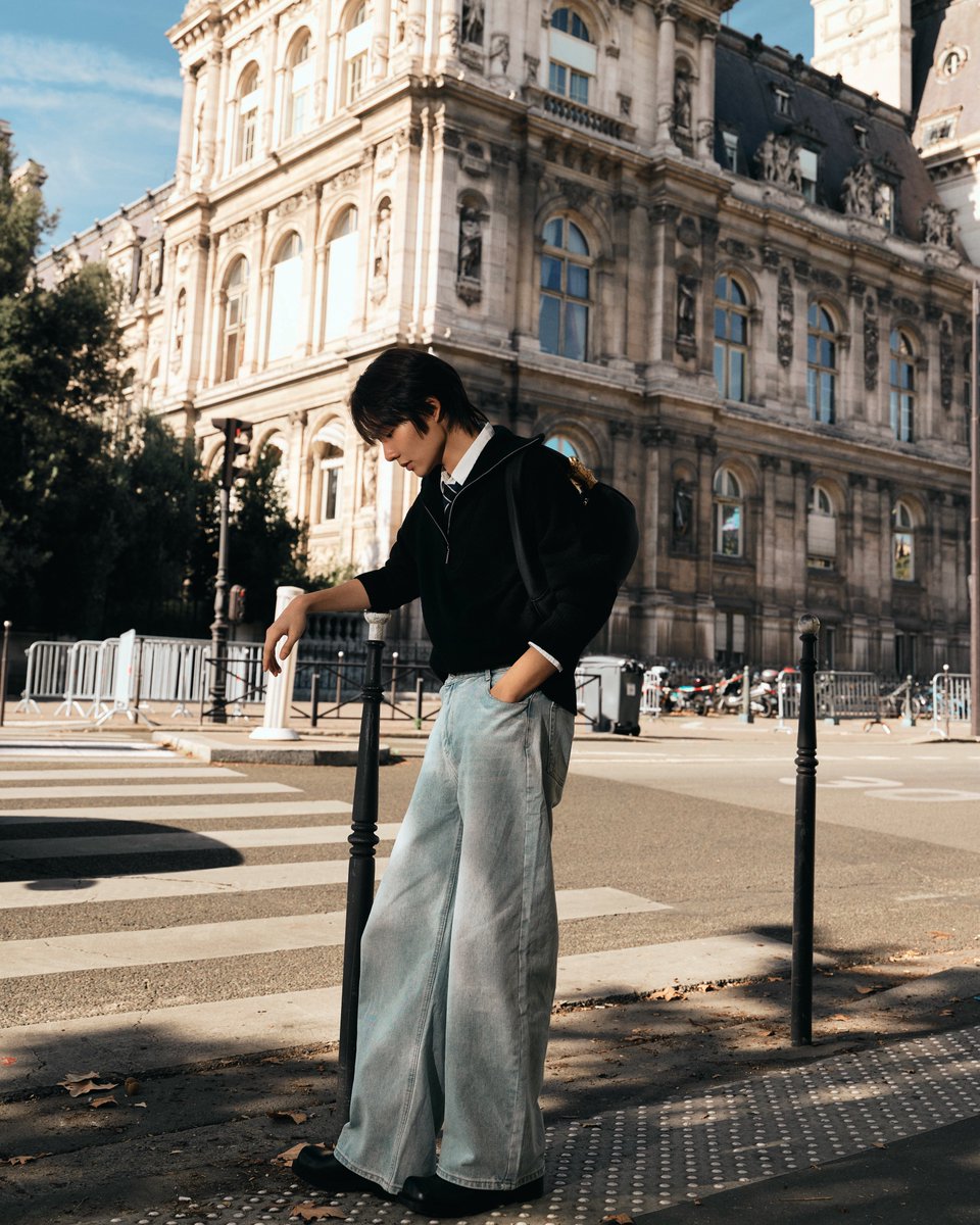 nampingnapat's tweet photo. Casual day🗝️

@Schiaparelli #Schiaparelli #PFW #nampingster #KengNamping https://t.co/NQmoB6FXOj