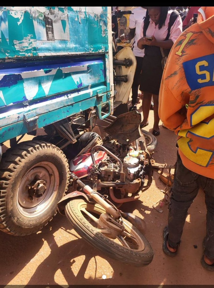 KulachaRajab's tweet photo. It's confirmed 3 people have died on spot in an accident which occurred today near New taxi PARK IN KAMPALA,.KITALO https://t.co/jCirei68lN