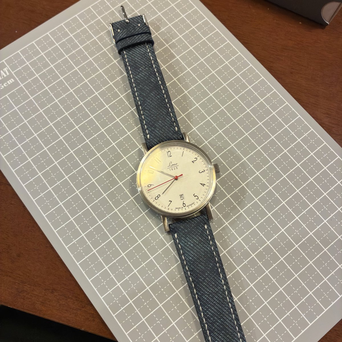 nakad3070's tweet photo. 帰宅したら #ORIGINE さんでネット注文したベルトが届いてました！😍
早速、Lacoドレスデンに。想像以上に良く、とてもカッコ良いです！！
20mmなのでM3にも付けれるできるしニヤニヤがとまらない😁
来月はオーダー会で注文したやつも受け取るしとても楽しみです。 https://t.co/CaJecsgxu4