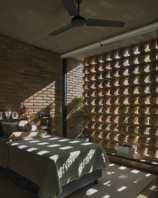 _OvalDesigns's tweet photo. Natural daylight is free

Natural ventilation is free

Solar shading is often inexpensive compared with mechanical cooling

Landscape can provide shade &amp; improve outdoor comfort

Good sustainable design often starts with taking advantage of what nature already gives us

DST 🌿 https://t.co/TVo1oHLfMR