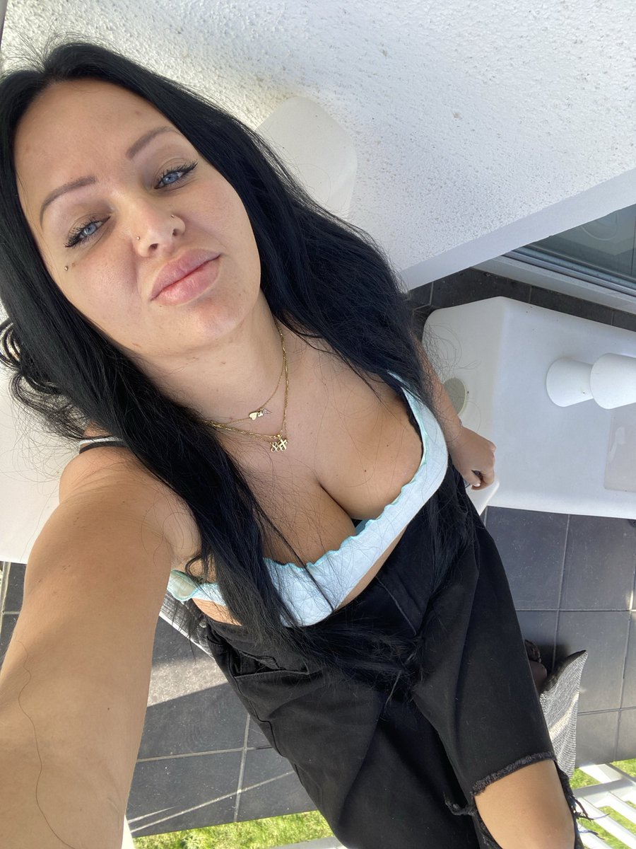 QueenSabrina001's tweet photo. So ein schöner Tag 😍☀️#sugar #daddy #atm #slave #sklave #sugardaddy #sugarbaby #money #paypig https://t.co/XdfMjtJjT7