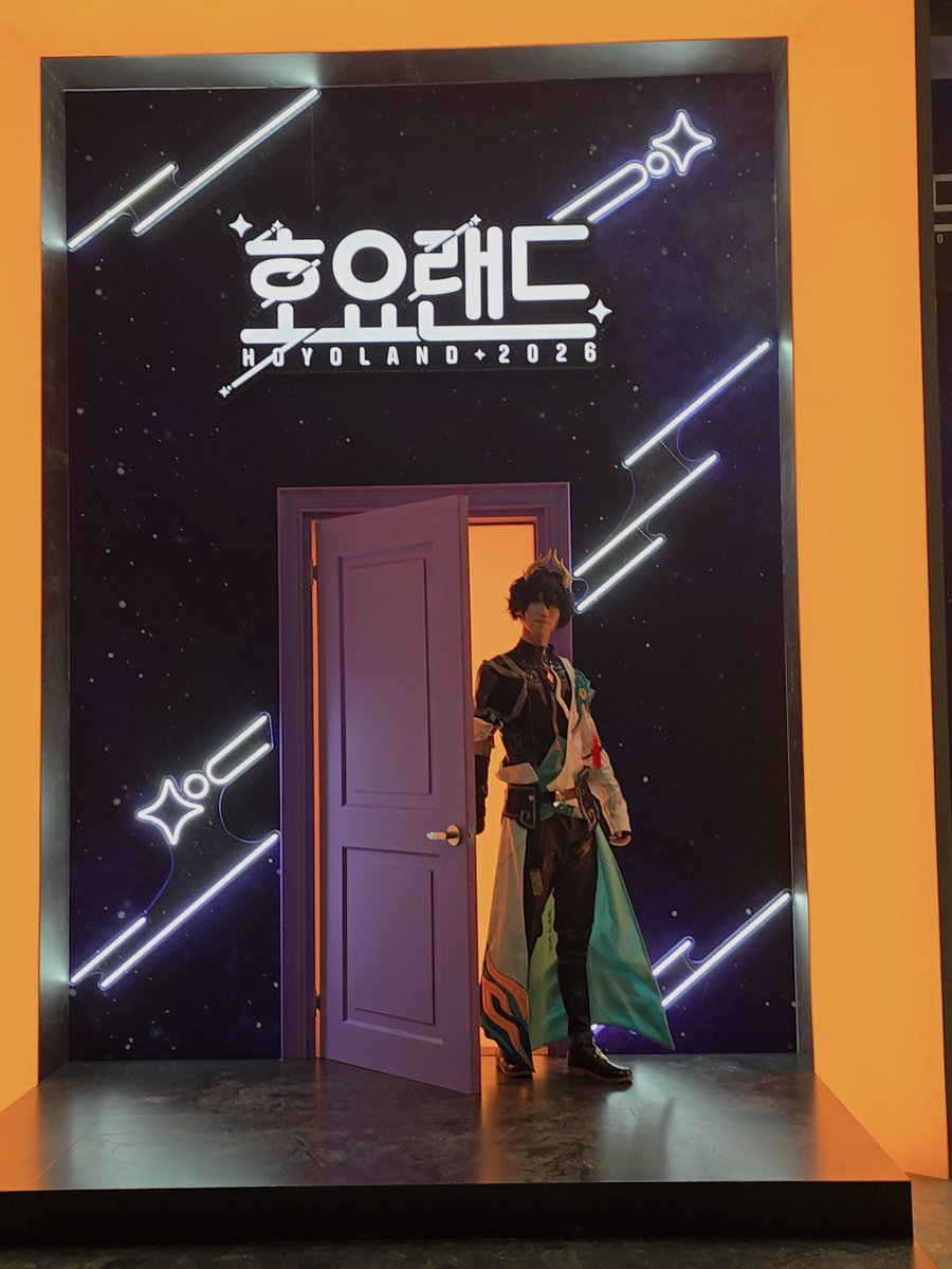 seolin_lin's tweet photo. #호요랜드 #호요랜드2026 #HoYoLAND2026 #호요랜드후기 #호요랜드_후기 #호요랜드_후기 

금요일 파이논(키레네,카스,남척자)
 토요일 선데이(3로빈,남척자) 
일요일 등황(음월,남척자,완매,서머로빈)
월요일 타르탈리아로 호요랜드2026 다녀왔습니다!

무대보는데 정말 너무 재밌어고 부스랑 포토존 갈때마다 공식 코스어분들이 와 등황이다 와 타르탈리아다 해주셔서 너무나 좋았어요 ㅠㅠ

3일 동안 저랑 같이 팀코해주신 분들도 너무나 감사해요 ㅠㅠ 정말 같이 노는데 너무나 재밌었어요!

작년에 호랜에서 코스 딱 한번만 하고 다음 년도엔 반드시 4일 연속 코스한다 라고 목표를 가졌었는데 이렇게 이루게 되서 너무 기뻐요!

다음 년도 호랜때는 원신, 붕스, 젠존제 코스를 하나씩 하면서 4일 전체 코스하고 퍼레이드 참여까지 목표를 가져보겠습니다!

정말 꿈만 같은 4일 이였어요 호요버스 저한테 이런 꿈과 같은 4일을 주셔서 너무나 감사합니다!

그리고 제가 좋아하는 호요버스 캐릭터 코스프레를 해주신 모든 코스어분들 너무나 감사합니다! 
너무나 행복했어요🥹✨️

트친소로 한 번더 찾아뵙겠습니다! 감사합니다!