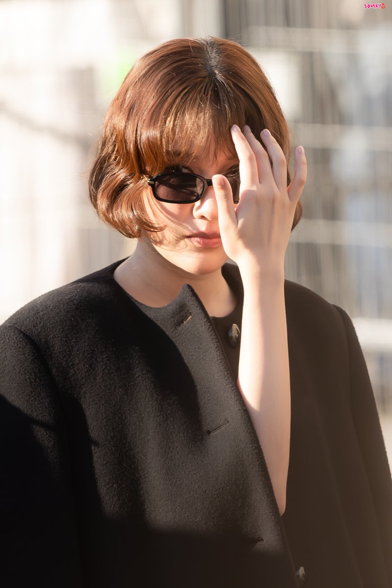 SomxY_12530's tweet photo. She's spy

SAROCHA X VALENTINO PFW SS27  
#ValentinoSS27xFreen 
#ValentinoAntibiblioteca 
#ValentinoGaravani 
#srchafreen https://t.co/rzzGnp5xUD