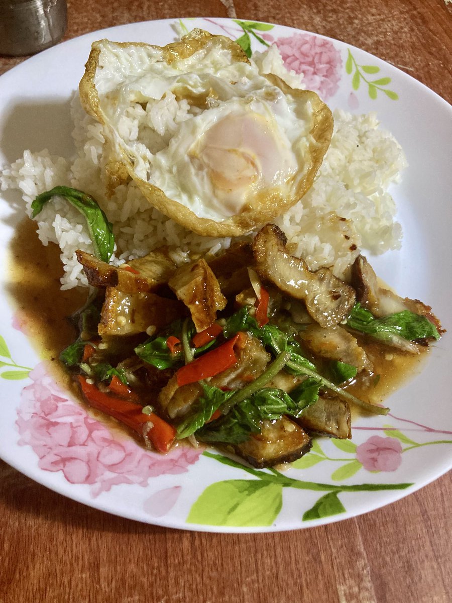 tense_'s tweet photo. 無性にムーグローブ(カリカリ揚げ豚)が食べたかった日 https://t.co/sHjxdrvP3v