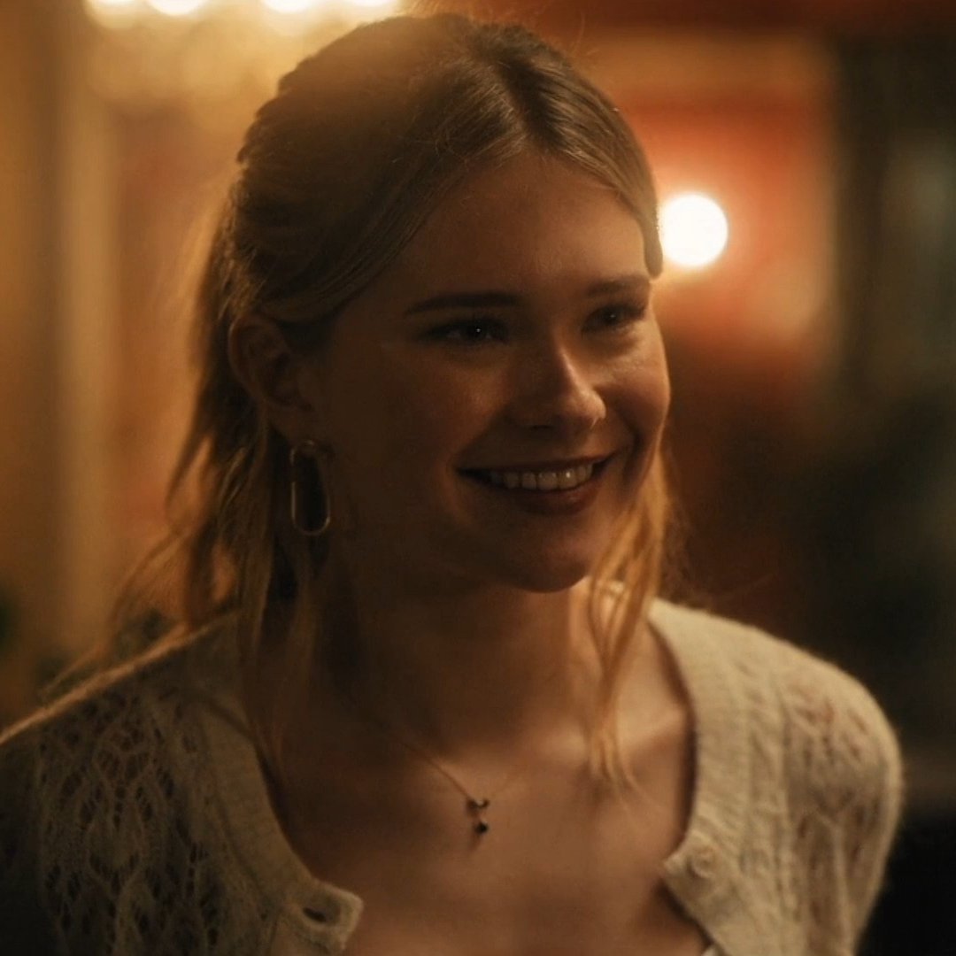 coyscores's tweet photo. #hexedfangs ; was it casual when you left the coven because you didnt want to be sisters but you wanted to be something more? https://t.co/hEhqsWD1J1