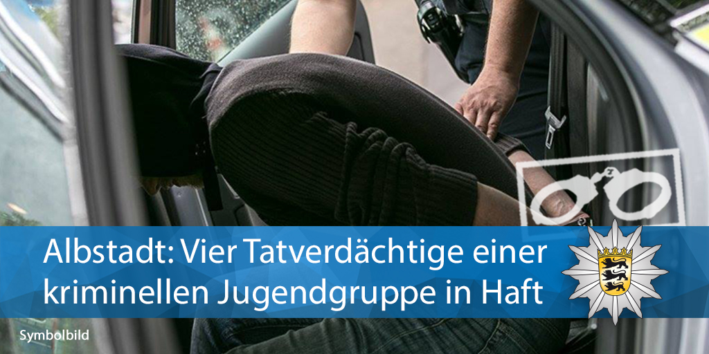 PolizeiRT's tweet photo. 🔒 #Uhaft x4
Eine Jugendgruppe soll gemeinschaftlich Diebstahls-, Raub- und Erpressungsdelikte in und um #Albstadt begangen haben.
🛴🚲🛵 💰🧥
Alle Infos: https://t.co/pNvd0d8fGv https://t.co/FZKqJR7B95