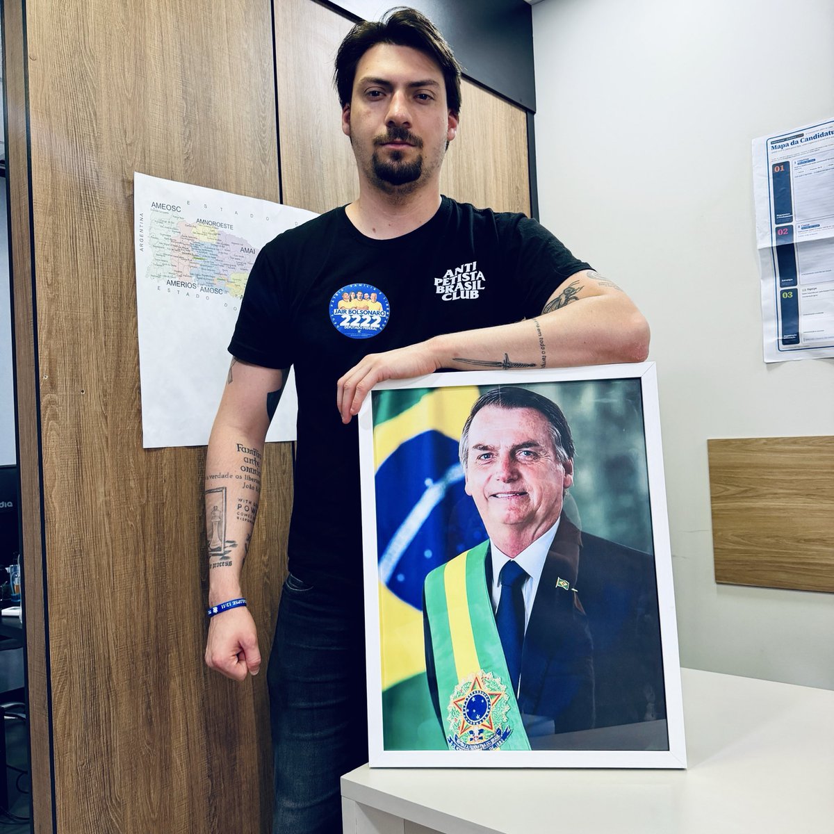 bolsonaro__jr's tweet photo. Obrigado meu Deus, obrigado Santa Catarina https://t.co/zX6EJvfjhx