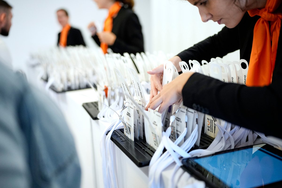 OrangeStoreOff tweet picture