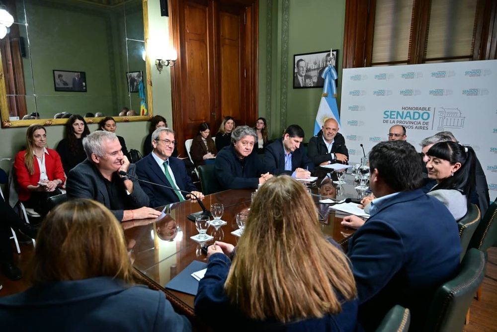 Nuestromar's tweet photo. ➡️  Hacia los puertos del siglo XXI: desafíos, oportunidades y condiciones para el desarrollo: Durante una jornada realizada en la Comisión de Transporte, Puertos e Intereses Marítimos del Senado de la Provincia de… dlvr.​it/TVnBlt #Destacadas #PolíticayEconomía #Puertos https://t.co/O12gDuucPp
