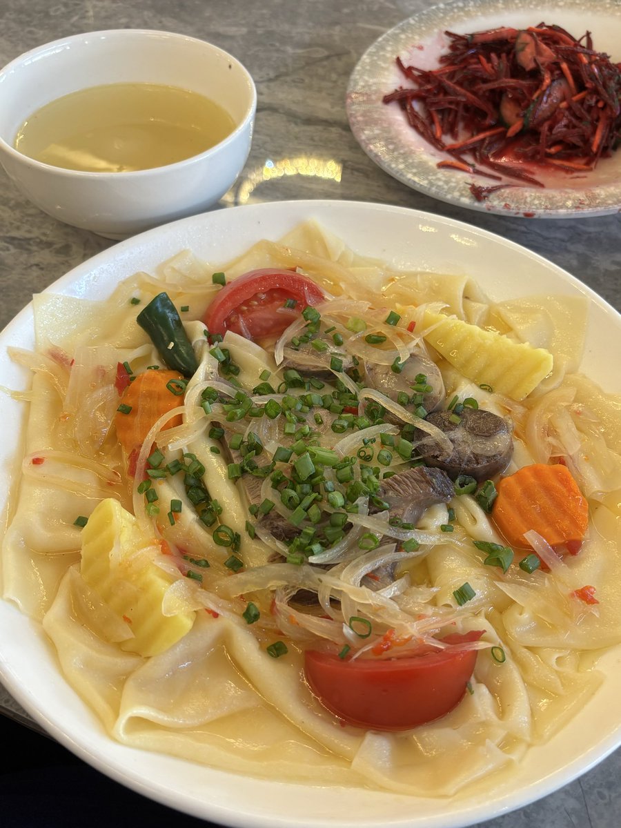 LadyElleFin's tweet photo. Mein Lunch vor 2 Wochen: #Beshbarmak in Kasachstan. 

Wird Zeit, dass meine Reisekasse wieder großzügig von euch aufgefüllt wird. 
Im letzten Quartal dieses Jahres möchte eure #Goddess nämlich noch ein paar mehr neue Länder bereisen.
Also, fangt mal brav an zu sparen für mich. Ich reite euch noch so richtig tief und gnadenlos in die roten Zahlen für mein eigenes Vergnügen 😈😇

#findomme
