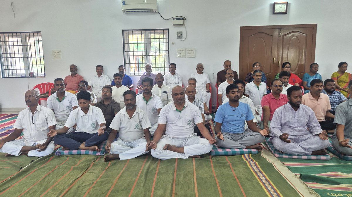 Aasiyoga's tweet photo. உலக அமைதிக்காக 48 நாள் சிறப்பு பயிற்சிகள் நிறைவு விழா 🧘🏼‍♀️🪷🧘🏼‍♂️
Conclusion event of the 48-day intensive meditation camp for world peace 🧘🏼‍♀️🪷🧘🏼‍♂️

Date : October 2nd &amp; 3rd
Location : Anbu Thirukovil Ashram

#WorldPeace #meditation #yoga #aasilife #ravishankarraja #mindfulness #Silence https://t.co/9Bqn3o5aMp