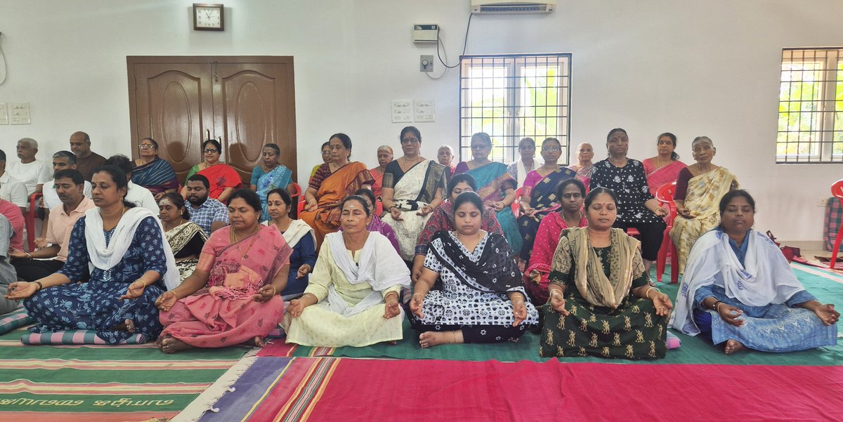 Aasiyoga's tweet photo. உலக அமைதிக்காக 48 நாள் சிறப்பு பயிற்சிகள் நிறைவு விழா 🧘🏼‍♀️🪷🧘🏼‍♂️
Conclusion event of the 48-day intensive meditation camp for world peace 🧘🏼‍♀️🪷🧘🏼‍♂️

Date : October 2nd &amp; 3rd
Location : Anbu Thirukovil Ashram

#WorldPeace #meditation #yoga #aasilife #ravishankarraja #mindfulness #Silence https://t.co/9Bqn3o5aMp