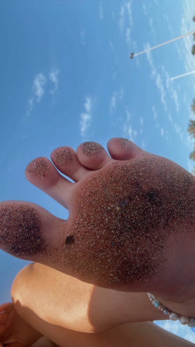 SydneyGodd66886's tweet photo. What do you think of my sandy toes https://t.co/pl1N6FARu3