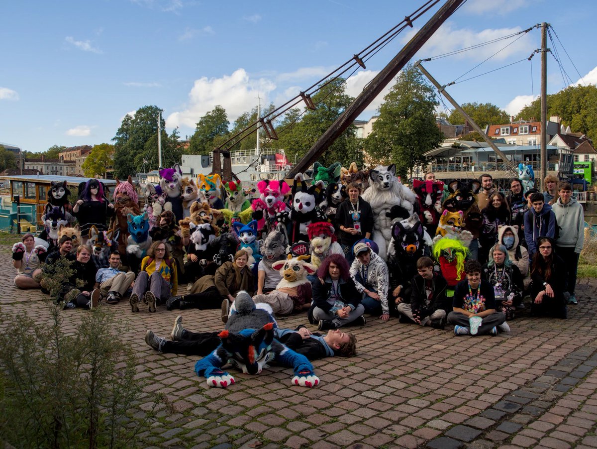 prezypaws's tweet photo. Went to Bristol Furs this Saturday, it was a lot of fun!

#furry #fursuit #furmeet #gymfur #bristol https://t.co/Mdg3KhpI1K