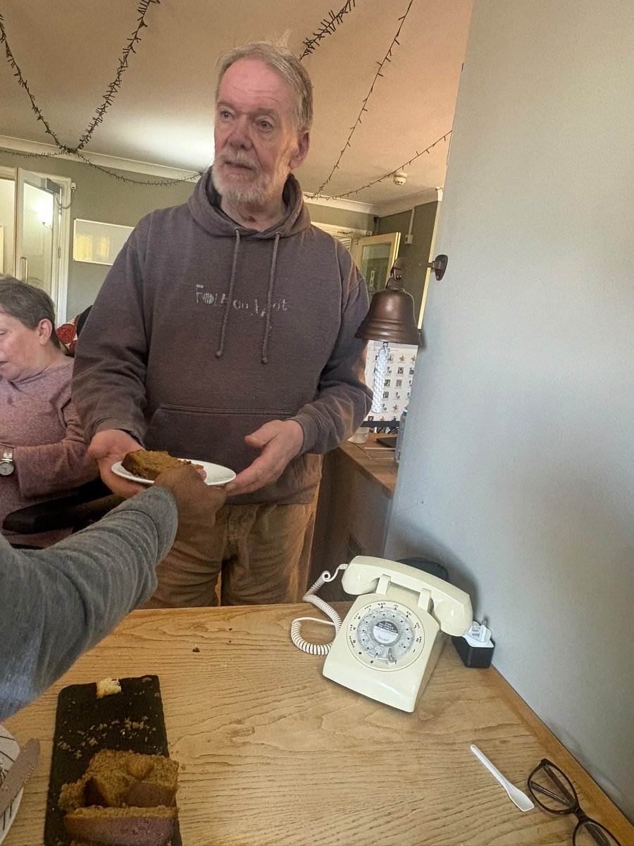 CHNursinghome's tweet photo. Banana cake or Victoria sponge? That was the choice at our shop counter, which has moved into the lounge.
#frome #somerset #caring #dementiacare #internationalcoffeeday https://t.co/PmhoX0jy7T