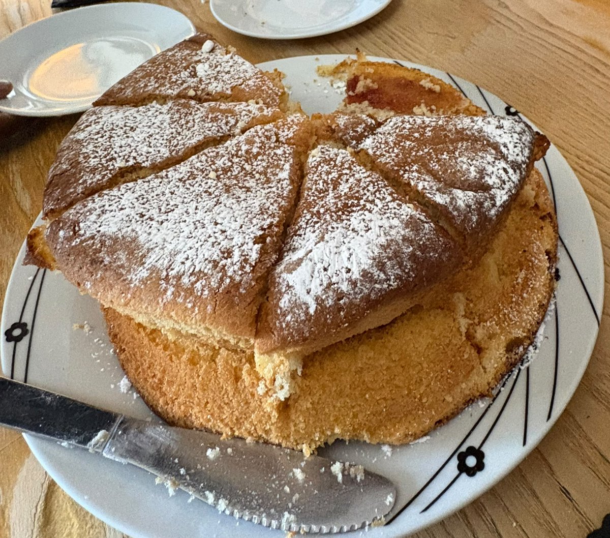CHNursinghome's tweet photo. Banana cake or Victoria sponge? That was the choice at our shop counter, which has moved into the lounge.
#frome #somerset #caring #dementiacare #internationalcoffeeday https://t.co/PmhoX0jy7T