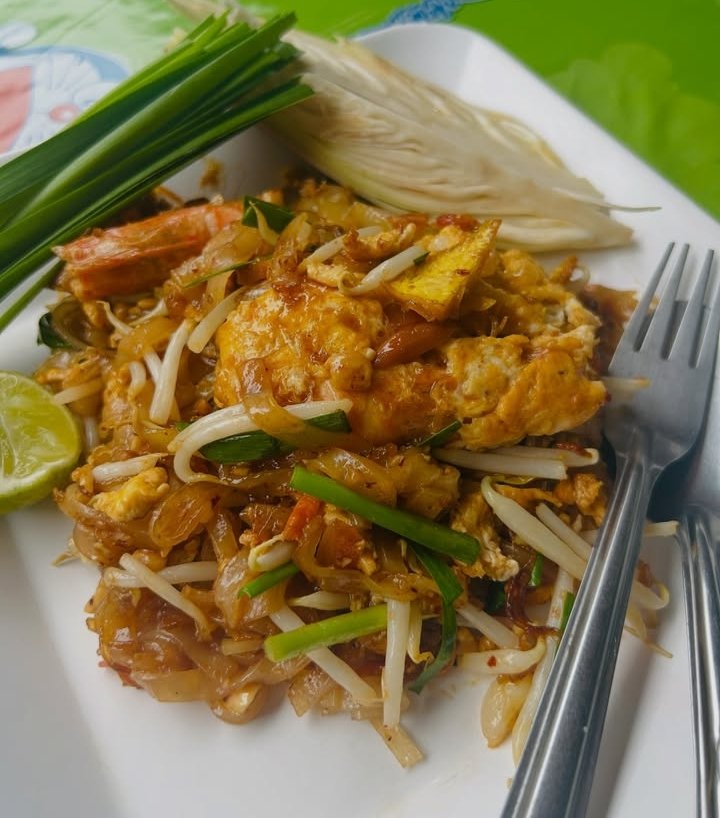 Wattana47402205's tweet photo. มืดแล้ววทานมื้อเย็นกันครับเพื่อนๆ https://t.co/dBJySI2RmF