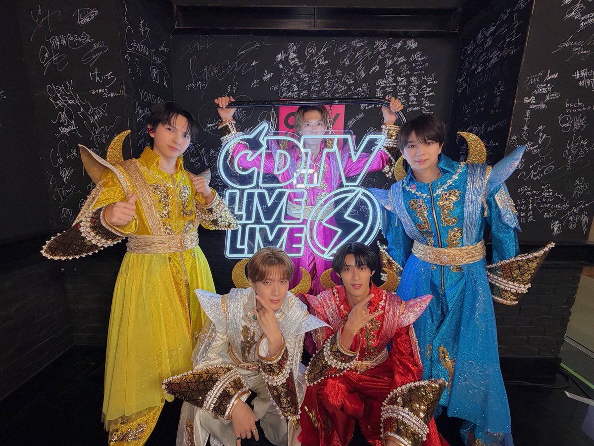 faninfo_milk's tweet photo. #CDTVライブライブ
今夜も激アツLIVEをお届け❤️‍🔥⚡️
本番直前ショットで実況中だよ📸

このあとは
M!LK が登場！

「時空超えてユニバース」をフルサイズで披露🪐✨

#TVer でリアルタイム配信中⚡️
https://t.co/Z0vmDhjzZu

#TBS #MILK https://t.co/4IOXbVH03h