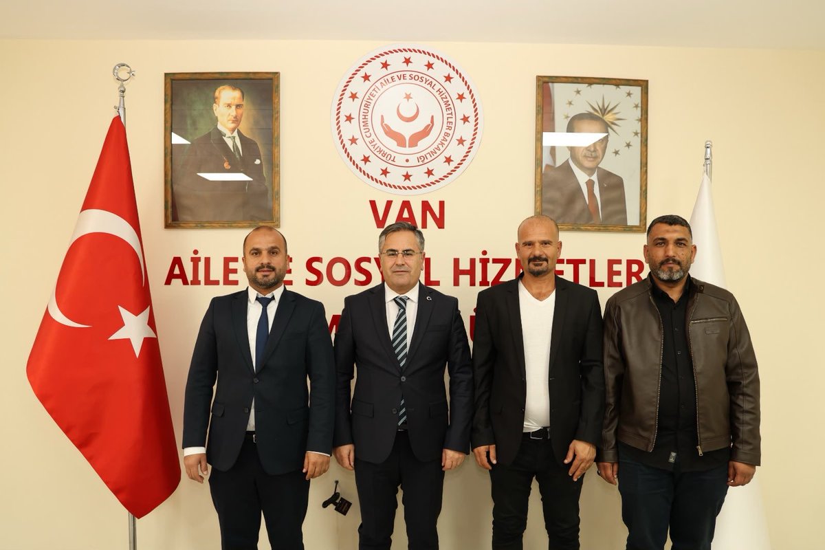 asdepder's tweet photo. 📍 Van Aile ve Sosyal Hizmetler İl Müdürlüğü

ASDEP-DER Başkanımız Sayın Haluk DEMİRTOSUN ve Yönetim Kurulu üyelerimiz, İl Müdürümüz Sayın Vefa AKDOĞAN’ı makamında ziyaret etti.

Görüşmede; kamu-STK iş birliğinin güçlendirilmesi, sahadaki ihtiyaçların doğru tespiti ve sosyal hizmetlerin niteliğinin ve kalitesinin geliştirilmesi konularında kapsamlı istişarelerde bulunuldu.

ASDEP-DER olarak, sosyal hizmetlerin güçlendirilmesine ve sahadaki meslektaşlarımızın katkılarının hizmet süreçlerine yansıtılmasına yönelik iş birliklerini önemsemeye devam edeceğiz.

Nazik kabulleri için Sayın İl Müdürümüz Vefa AKDOĞAN’a teşekkür ediyor, yeni görevinde başarılar diliyoruz.

#ASDEPDER #SosyalHizmet #AileVeNüfus10Yılı
@MahinurOzdemir 
@tcailesosyal
 @TCevheroglu 
@VefAkdogan