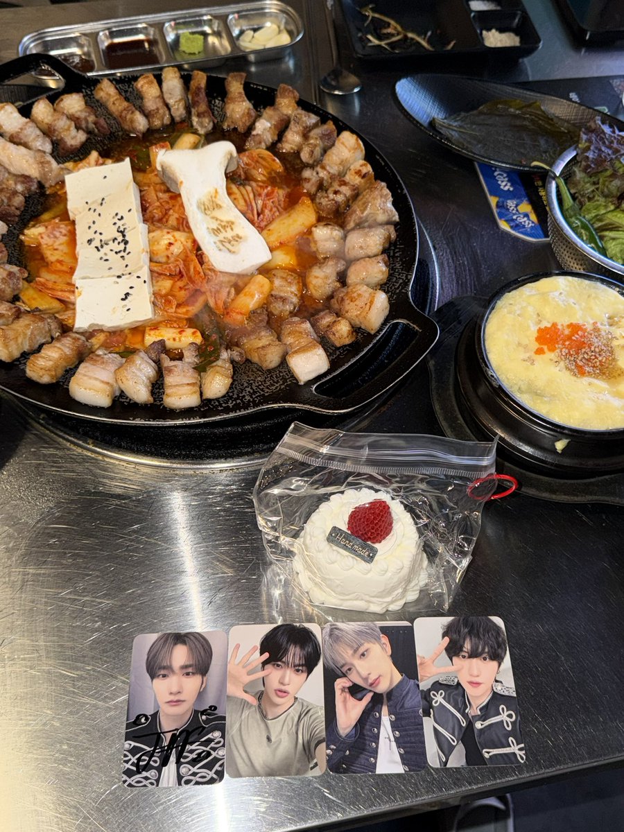 1ovee1's tweet photo. HBD 뜽 🎂 https://t.co/S50cIbw4Zd