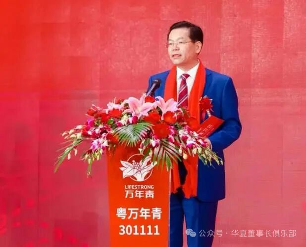 EverForFree's tweet photo. 互联网造谣的人，真是弱智，偏偏很多人信，明明搜下就可以辨明真伪！
这两个照片能是同一个人吗？ https://t.co/ODGOh4S1x9