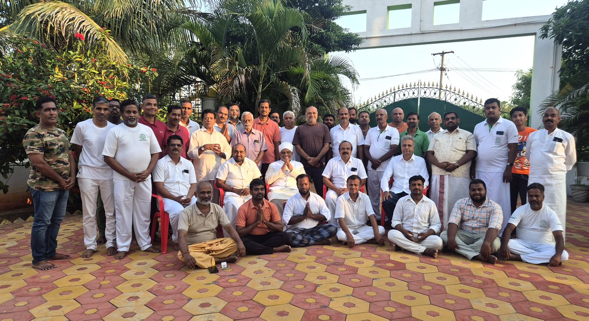 Aasiyoga's tweet photo. உலக அமைதிக்காக 48 நாள் சிறப்பு பயிற்சிகள் நிறைவு விழா 🧘🏼‍♀️🪷🧘🏼‍♂️
Conclusion event of the 48-day intensive meditation
camp for world peace 🧘🏼‍♀️🪷🧘🏼‍♂️ 
Date : October 2nd &amp; 3rd
Location : Anbu Thirukovil Ashram

#WorldPeace #meditation #yoga #aasilife #ravishankarraja #mindfulness #Silence https://t.co/Sks9TO3GQe