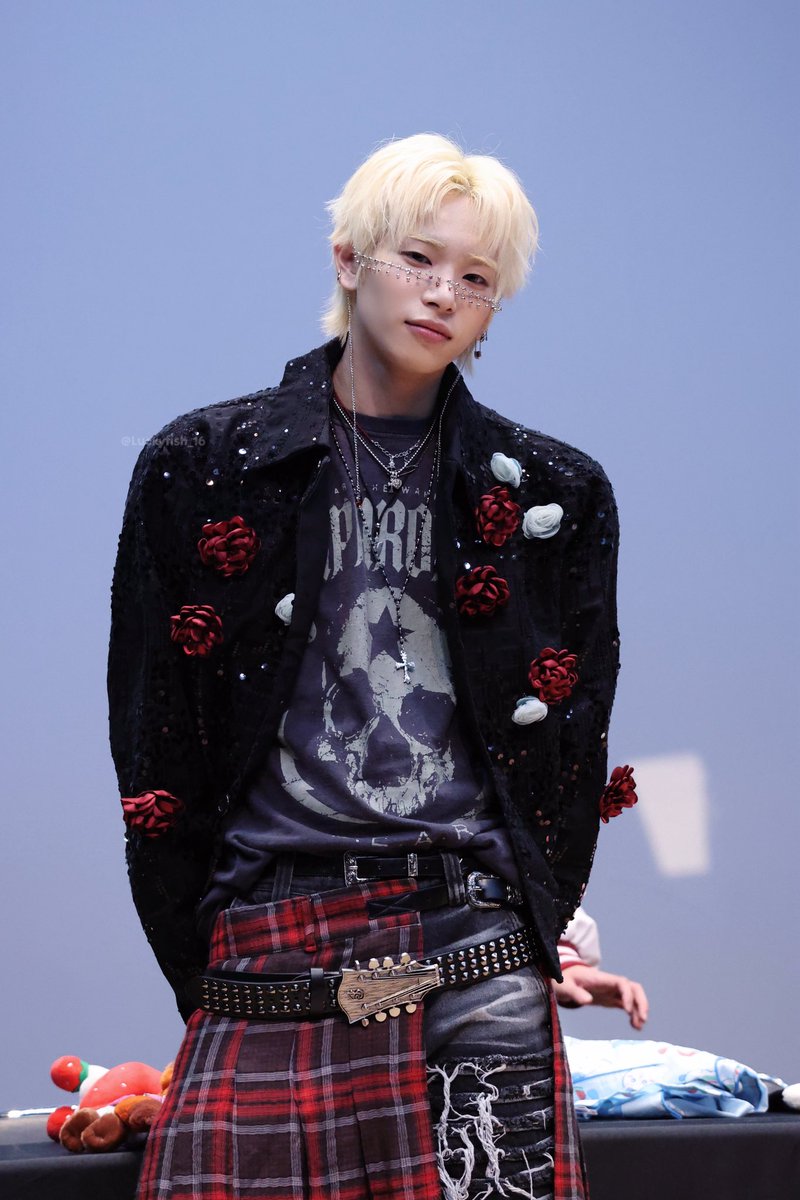 Luckyfish_16's tweet photo. 2026.10.05 1st 대면

ℒ𝒶 𝒱𝒾ℯ ℯ𝓃 ℛℴ𝓈ℯ🥀

#세이타 #SEITA #滝澤成太
#DXMON #다이몬 https://t.co/5VBpEoZWSu
