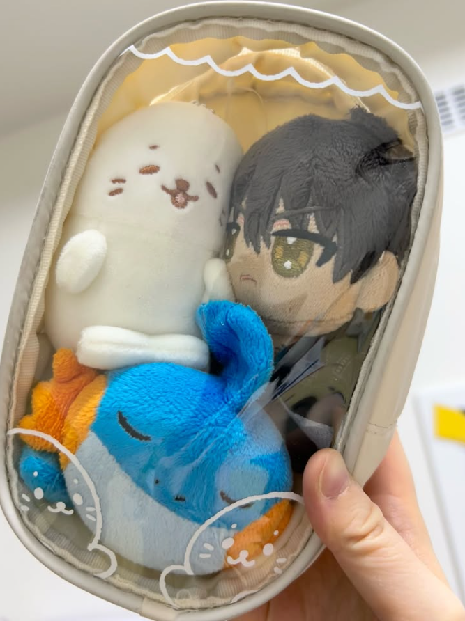 GhostCute_'s tweet photo. ※拡散希望
2026年10月2日、画像通りのぬいぐるみポーチ・ぬいぐるみ3体を、8時～9時間、埼京線新木場行、またT01渋谷駅～南青山七丁目で落としました。
中身はアザラシ（しろたん）、ポケモン（ミズゴロウ）、男性キャラクター（斑目圭）が入ってます。
もし拾ってくださった方がおりましたらご連絡… https://t.co/bSrUEGGQdh