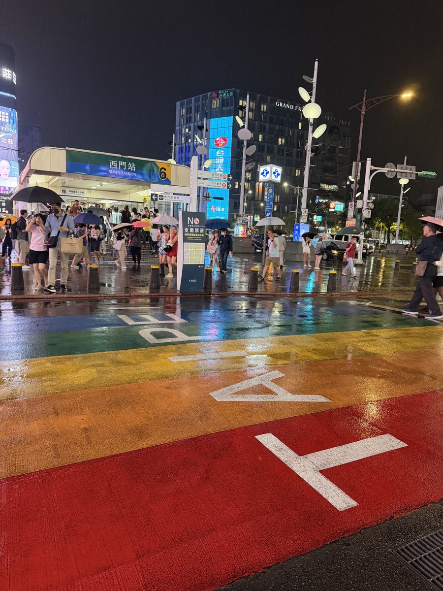 rdhzGJ's tweet photo. 雨上がりの夕方は涼しくて、散歩するのにちょうどいいですね。 https://t.co/fjow0LoSPC
