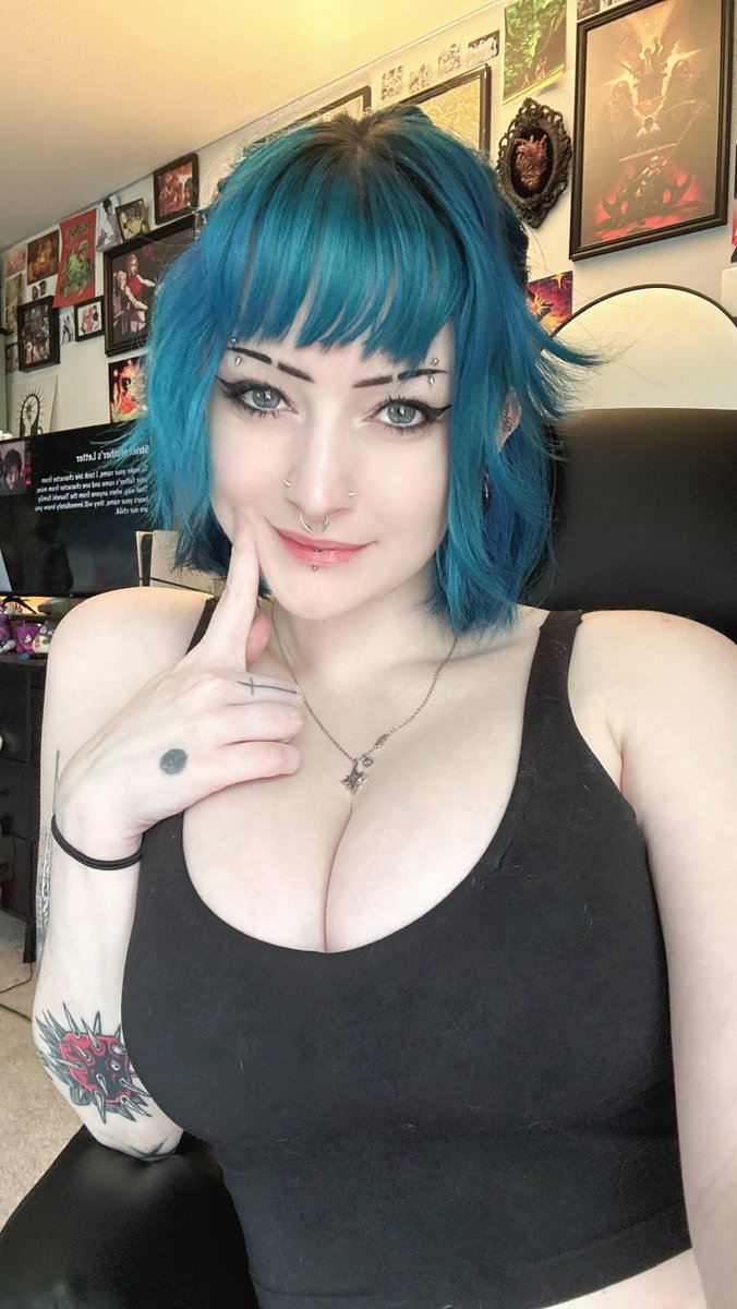 anglbluex's tweet photo. Imagine hating me and I'm in my home like this 😇 https://t.co/BDuoGph1MR
