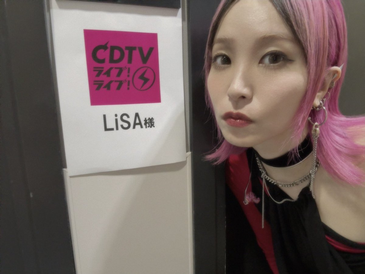 LiSA_OLiVE's tweet photo. #CDTVライブライブ 様にて「ソフィリア」をテレビ初歌唱、お届けしました。

想いが溢れすぎました‥！ペース配分みたいな冷静さゼロで叫びすぎた‥！止められませんでした。深海で叫んだ気持ち。輪花さんと吐夢さんが傍にいる温度感じました。居た‥！絶対に‥！
テレビの前で見届けてくださったみなさん、ありがとうございました。

#映画マッチング と共に劇場で、そして、内田英治監督、唯島輪花役の土屋太鳳さん、永山吐夢役の佐久間大介さんにも想いを注いでいただいた #LiSA_ソフィリア のMVと共に、お楽しみいただけますように。
https://t.co/RDdOqtA4B6

そして12/2発売の #りさべすと "LOUD"に「ソフィリア」も収録されます。ラブレター(CD)でも叫びます。

さて、来週より日本全国ホールツアー #LiSA_LACEUP ツアーが始まります。
大切に歌い届けます🪼よろしくお願いします！

【HP】https://t.co/SjtAfKwDPY