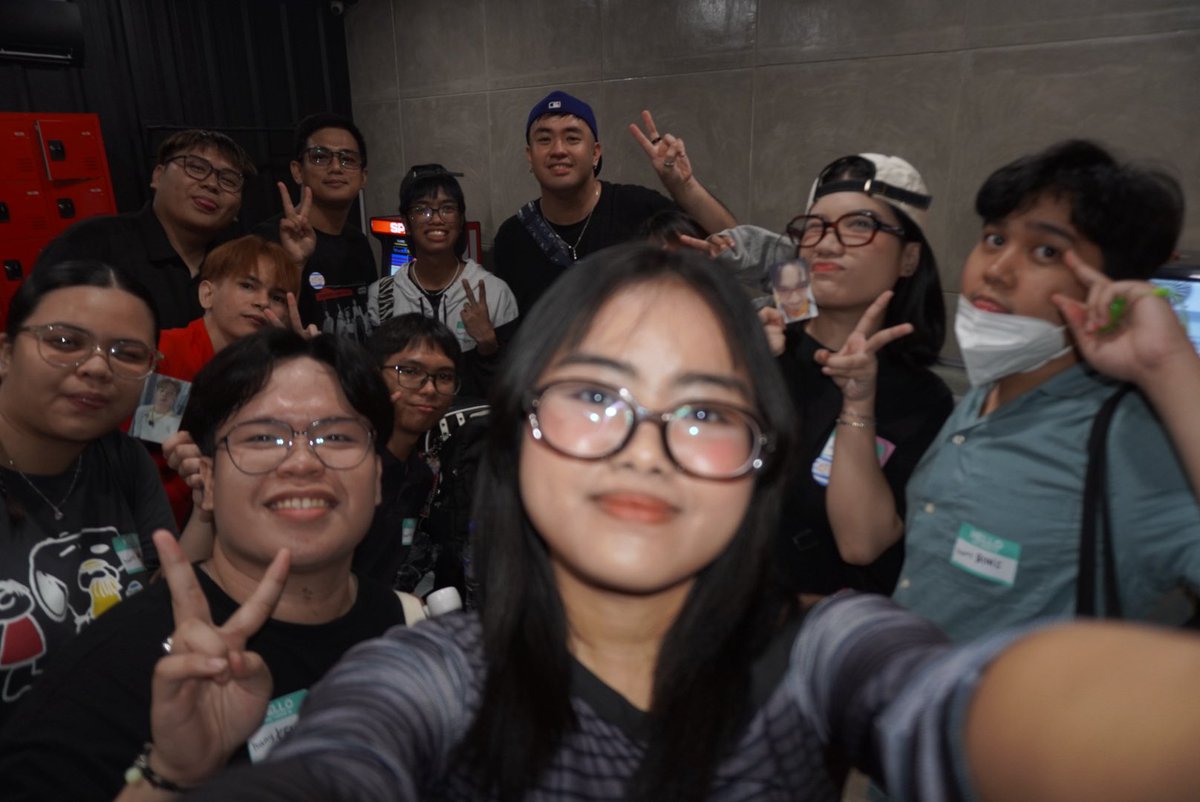 _lvr4ash's tweet photo. i miss you guys so much alreadyyy :(( https://t.co/NkSgPPRYkq