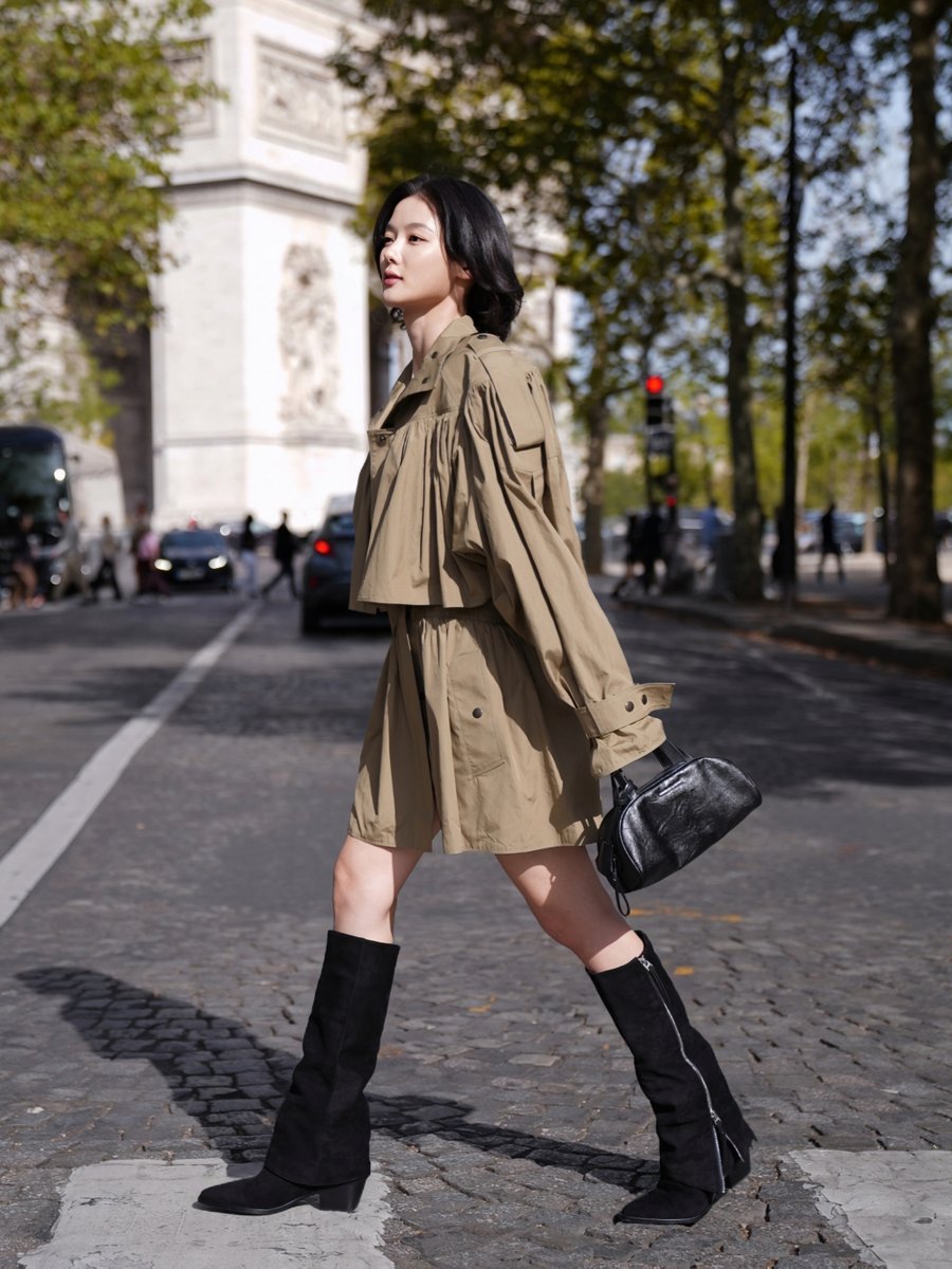 Charles_Keith's tweet photo. Off duty by the Champs-Élysées, Kim You Jung in CHARLES &amp; KEITH Fall Winter 2026 🖤  

https://t.co/GSSeH4LwSL 

#AsSeenAtFashionWeek 
#ImwithCharlesKeith https://t.co/oCXhsozBNJ