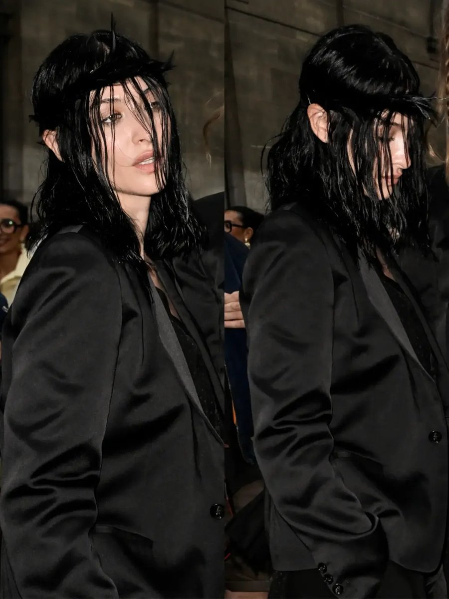 leraabovaverse's tweet photo. More photos of #LeraAbova at the Ann Demeulemeester SS27 show during Paris Fashion Week on October 3, 2026🥀🖤

First photo by dustinhanke (on Instagram)
Second photo by @leraabovadaily
Third and fourth by sylwia_butor (on Instagram) https://t.co/9cKbs7VuDu