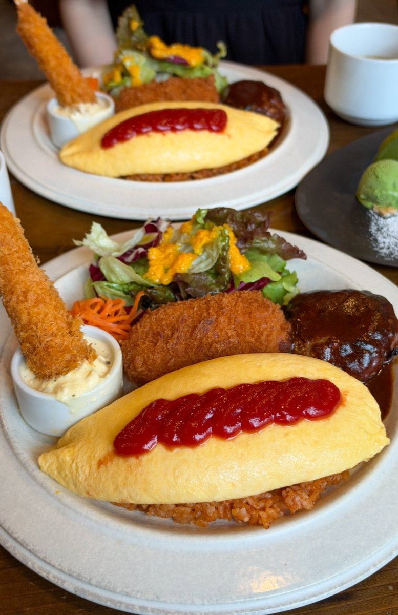 muni_gurume's tweet photo. 浅草「ICHI MARU ICHI」の行列ができる大人のお子様ランチ！
ふわとろオムライスに肉々しいハンバーグ、サクサクのエビフライ＆クリームコロッケまで一度に味わえるの最高すぎる… https://t.co/P90dkvv4n6