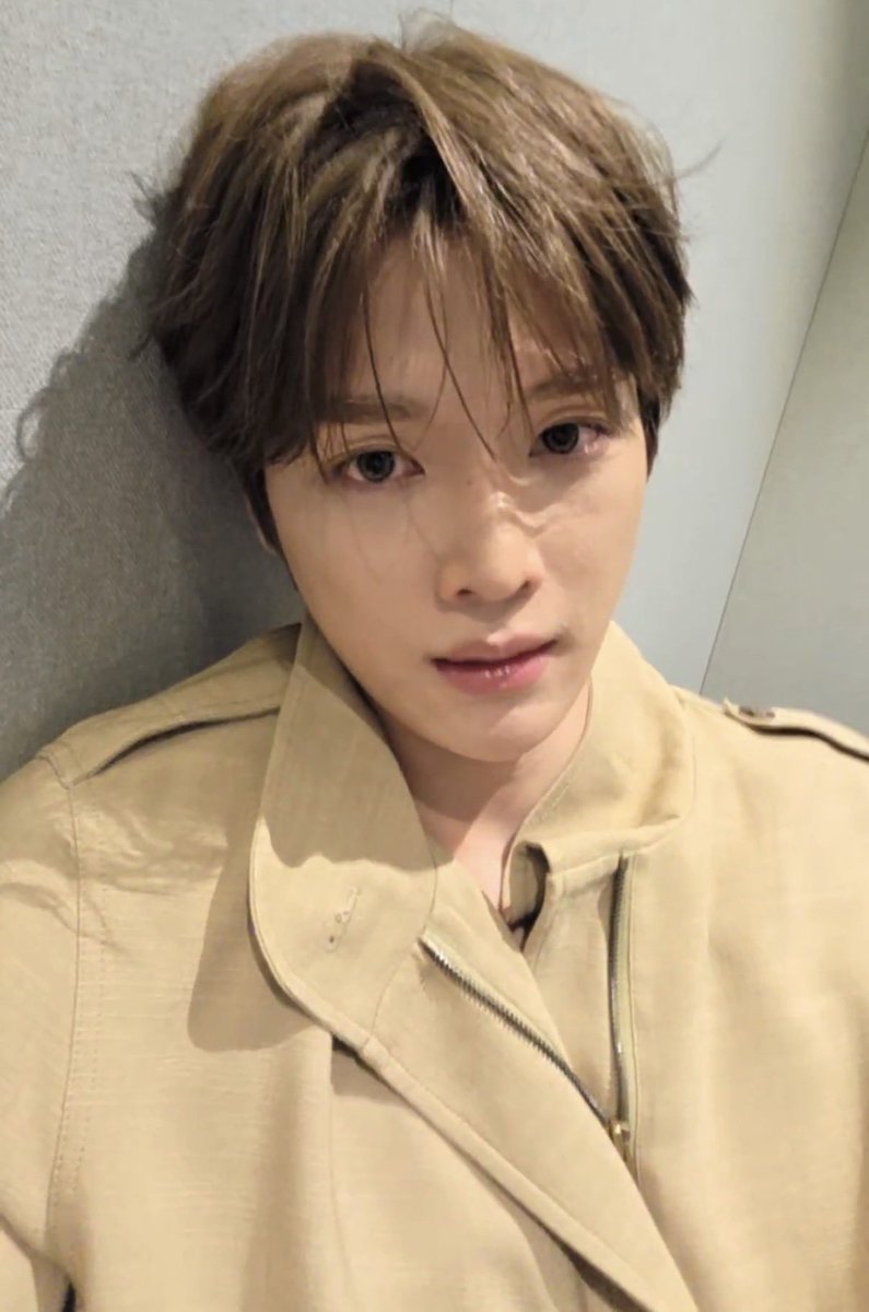 MyDeerBambiiii's tweet photo. Sungchan live summary

1. Phone broke+finally remembered wvrs pass
2. Childhood dream: baseball player
3. Got training chopstick from manager took 5 mins to figure them out
4. Wants to go back to Milan w/ members
5. Sohee walked by making a weird face😂
6. Practice at 8pm, bye! https://t.co/YGN6Jflf67