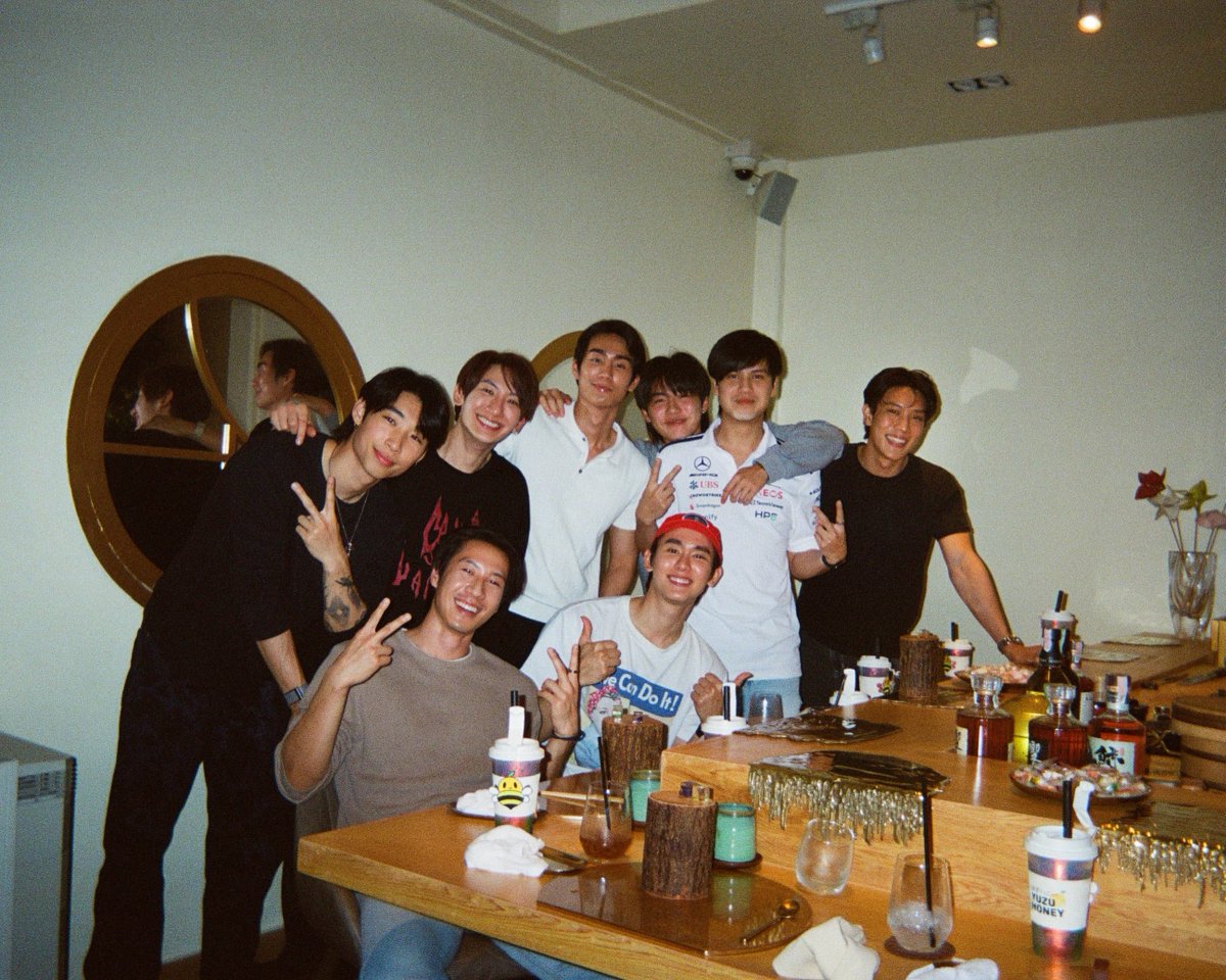 Spkasibook's tweet photo. ยัยบุ๊คเล็กจิ๋วมากก สมเป็นหมวยของแก๊งจริงๆ https://t.co/8cIOf11pid