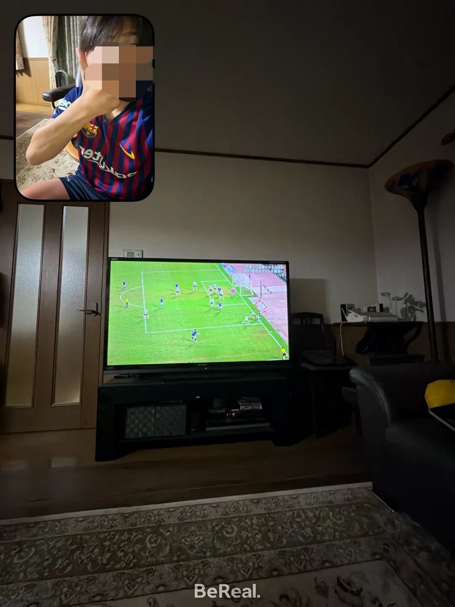 kamitani1519's tweet photo. サッカーを観てる噛み谷です⚽️

昨日は301日連続目標達成でき来てくれてありがとうございます❣️

今日は定時の《《22時15分～》》配信します❕

今日も定時から1時間半の配信になるので忘れずに来て月曜日の疲れを癒して聞いてくれたら嬉しいです‼️

代表戦おもろい😎

#Spoon #噛みリス https://t.co/uhV6x4XF7w