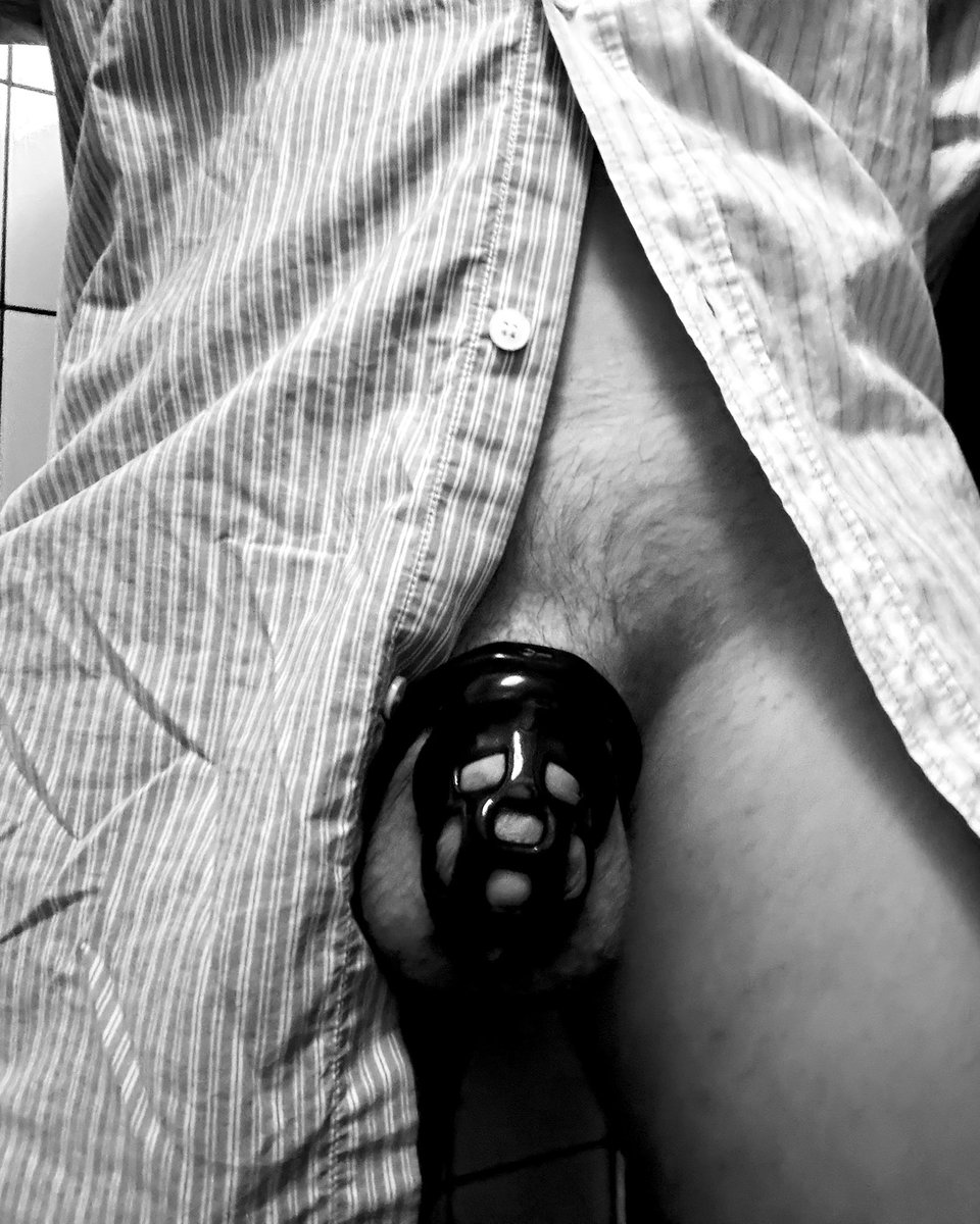 _VSPR_'s tweet photo. @kink_wear Monochromatic #cagecheck at the office 

Still going strong on day 5 (+1) https://t.co/jQhYPuogkd