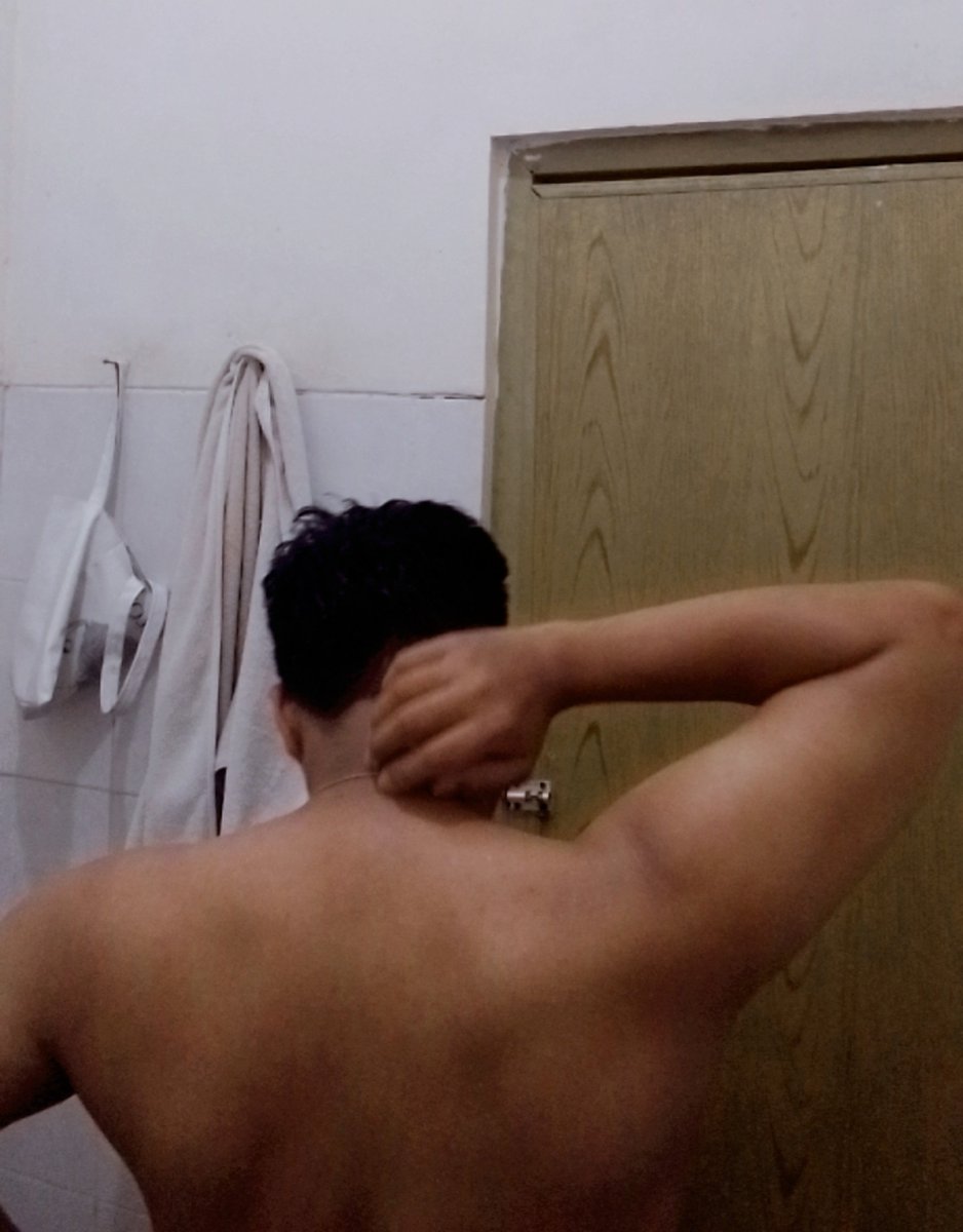 sharkboyy___'s tweet photo. Kamar mandi mess sangat tidak estetik 😭 https://t.co/nLAUK6VShZ