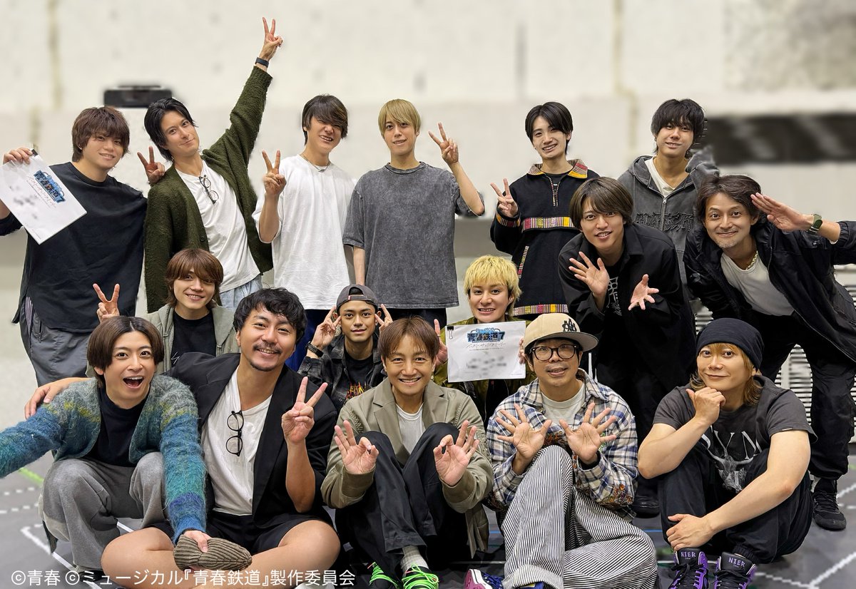 aoharu_musical's tweet photo. ミュージカル『青春-AOHARU-鉄道』7～イーストサイドストーリー～💃

本日より稽古が開始しました‼️
今作もハッピーな作品になること間違いなしの
笑いで溢れる顔合わせとなりました✨

チケット発売中🎫
https://t.co/V0bMOineOg

11年目を走り出した #鉄ミュ にぜひご乗車ください🚃

#青春鉄道 https://t.co/wZav7xUKS7