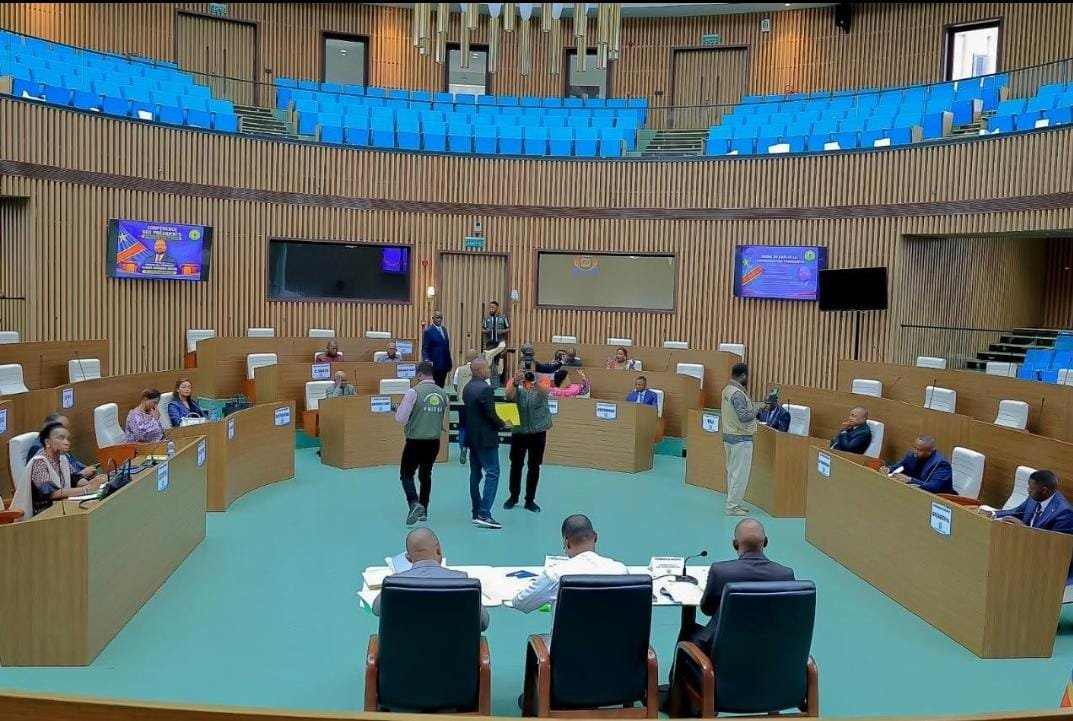OlivierDomyBey1's tweet photo. 🇨🇩Haut-Katanga | L’Honorable députée @benatarchilufya, présidente de la commission ESISPE, est bien présente à la Conférence des présidents qui se tient à l’Assemblée provinciale.
L’élue de Lubumbashi prend part à ces travaux dans le cadre de ses responsabilités parlementaires, toujours au service de l’intérêt de la population. ⬇️