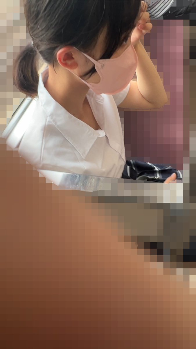 kyoukore_jp's tweet photo. 電車 胸チラ　豆チラ

#パンチラ #逆さ #upskirt #japanese #胸チラ #豆チラ https://t.co/xNHqizymeF