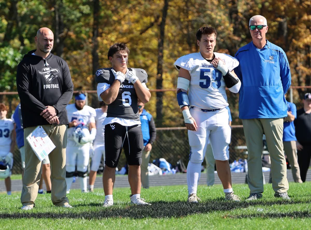 TravisBarlow_6's tweet photo. Honored to be recognized by my peers as the recipient of the Darren Manser Memorial Award. This award recognizes the hard work, dedication and selflessness of Darren Manser. @WVRHSFootball @ShaneWeiss59 @hamill_coach @DolphinDan https://t.co/GTkUpSKeGX