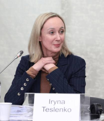 sternenko's tweet photo. ВАКС вважає, що донат на фонд «Повернись живим» не відповідає інтересам суспільства. 

Суддя Вищого антикорупційного суду (нещодавно призначена) Тесленко відмовила САП і нардепу від ОПЗЖ Качному в укладанні угоди, оскільки за нею він мав перерахувати 3 мільйони гривень (додатково до ще 13 млн до держбюджету) до фонду «Повернись живим». 

Суддя мотивувала це тим, що такий добровільний внесок фігуранта не відповідає інтересам суспільства і «перебуває поза межею контролю підписантів угоди та суду». Мовляв, потім неможливо буде проконтролювати, куди кошти пішли.

У «Повернись живим» найпрозоріша та найдеталізованіша звітність серед українських благодійних фондів. Ми прагнемо зробити і свою на такому ж рівні, і писати таке про цей фонд – абсурд. Суддя радила надіслати ці кошти до бюджету – і от якраз там відстежити їхній подальший рух буде неможливо. Не кажучи про те, що ці кошти взагалі можуть там зникнути.

Окремо зазначу, що це не відшкодування збитків, а саме донат, який обвинувачений погодився надіслати на військо. І він, Качний, має тяжку хворобу. Без угоди високоймовірно що він не буде притягнутий до відповідальності та нічого нікуди не сплатить взагалі.
До слова, у іншій справі, щодо Пашинського ситуація така, що якби не угода – розгляд 150 томів затягнувся б настільки, що минули б строки давності і не було б жодного відшкодування збитків та донатів на військо. 

Тож чому суддя Тесленко так вчинила? Щоб створити прецедент і заблокувати усі майбутні угоди з донатами на армію.
За це зараз активно топить і Гетманцев з Бужанським.
Їхня мотивація мені зрозуміла – вони працюють проти ЗСУ та України, і хочуть заблокувати поставки майна на фронт.
А яка мотивація у судді Тесленко і чи розуміє вона усі наслідки своїх дій?
Побачимо.
