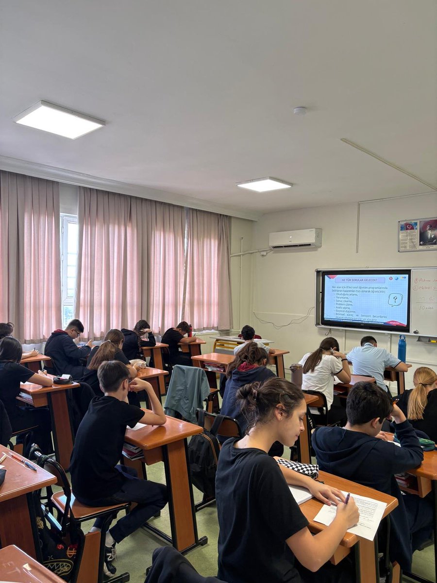 GkvKurumsal's tweet photo. Gaziantep Kolej Vakfı Özel Ortaokulu Rehberlik ve Psikolojik Danışmanlık Birimi olarak gerçekleştirdiğimiz “Liselere Geçiş Sistemi (LGS)” konulu sınıf içi rehberlik etkinliğinde 8. sınıf öğrencilerimiz, sınav süreci ve lise hedefleri üzerine verimli bir çalışma gerçekleştirdiler. https://t.co/4ow9k9jc61