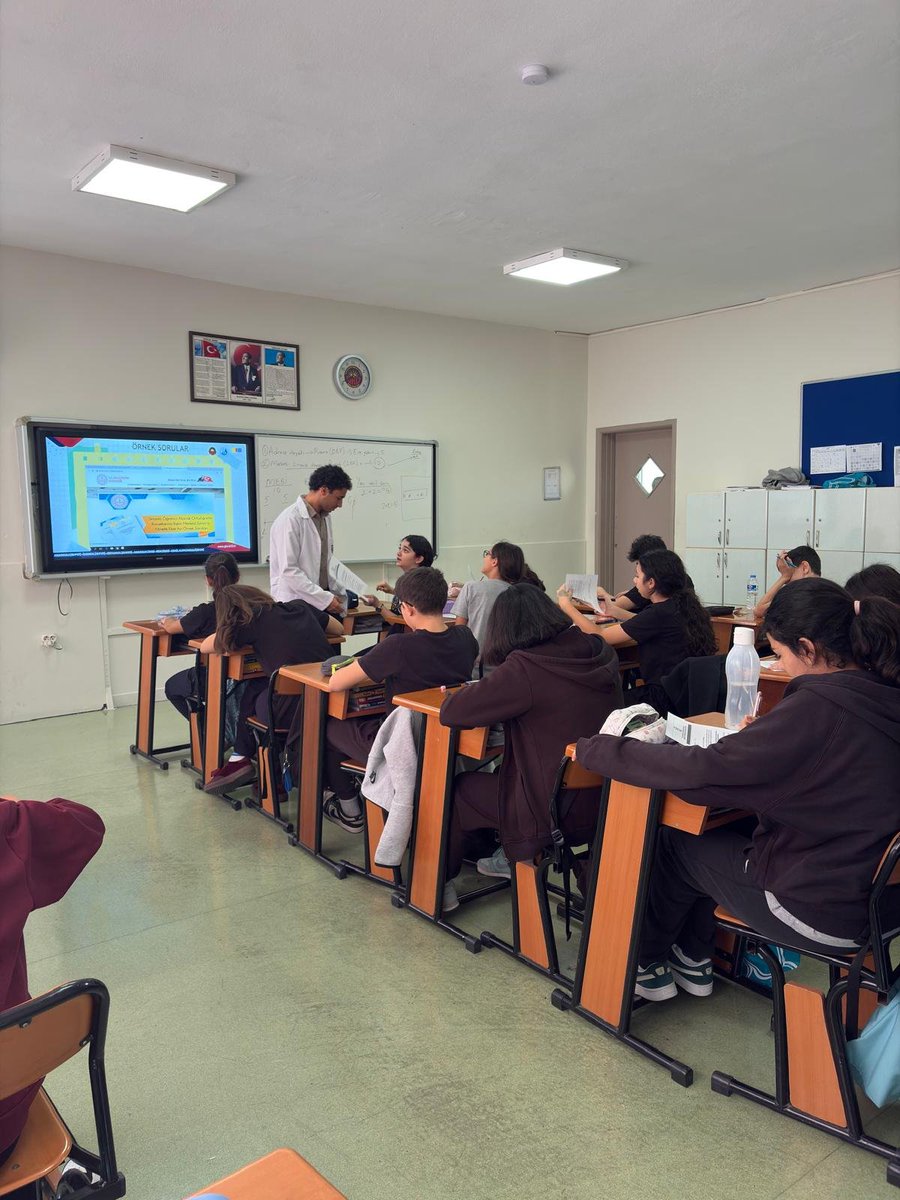 GkvKurumsal's tweet photo. Gaziantep Kolej Vakfı Özel Ortaokulu Rehberlik ve Psikolojik Danışmanlık Birimi olarak gerçekleştirdiğimiz “Liselere Geçiş Sistemi (LGS)” konulu sınıf içi rehberlik etkinliğinde 8. sınıf öğrencilerimiz, sınav süreci ve lise hedefleri üzerine verimli bir çalışma gerçekleştirdiler. https://t.co/4ow9k9jc61