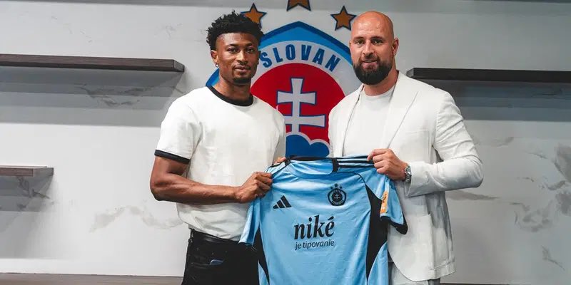 SlovanReport's tweet photo. 🚨 RAHIM IBRAHIM ZOSTÁVA V SLOVANE! 🔵⚪️

Slovan sa s 25-ročným stredopoliarom dohodol na predĺžení zmluvy až do leta 2029/30.

Ibrahim má za sebou 70 zápasov za Slovan, v ktorých strelil 7 gólov. V poslednom období navyše premiérovo dostal pozvánku do reprezentácie Ghany. 🇬🇭 https://t.co/13ERz6ocol