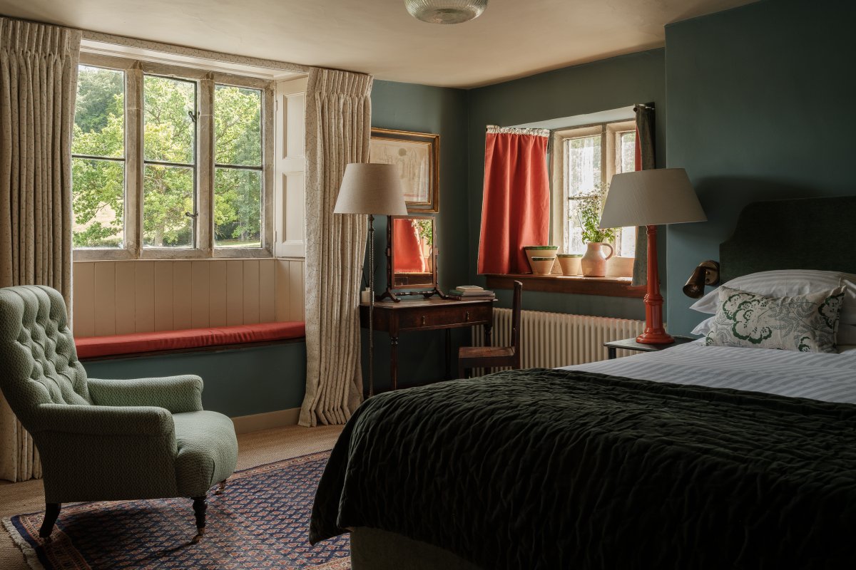 VisitWiltshire's tweet photo. 📷Teffont House, Dave Watts https://t.co/JFRNe38lgQ
 
A new addition to the Beckford Group, Teffont House is a small village hotel and restaurant with 17 bedrooms and glorious gardens, in the Nadder Valley, Wiltshire.
 
Dating back to 1623, Teffont House sits at the heart of Teffont Evias, one of Wiltshire’s prettiest villages, surrounded by the rolling landscapes of Cranborne Chase National Landscape, and just two hours from London.